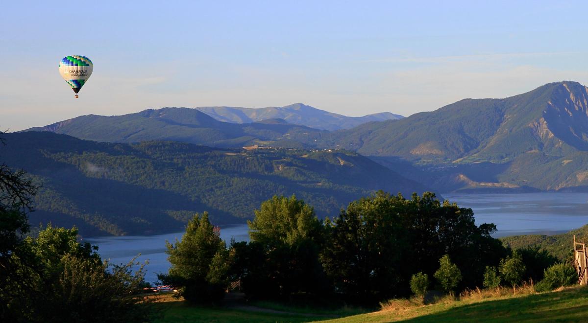 Hautes-Alpes Montgolfière - vol au lac de Serre-Ponçon - Hautes-Alpes Montgolfière - vol au lac de Serre-Ponçon