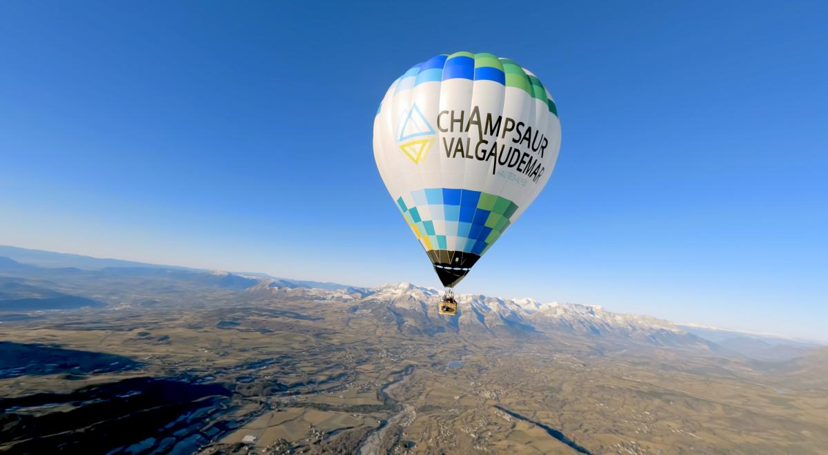 Hautes-Alpes Montgolfière à Chorges - Montgolfière en vol
