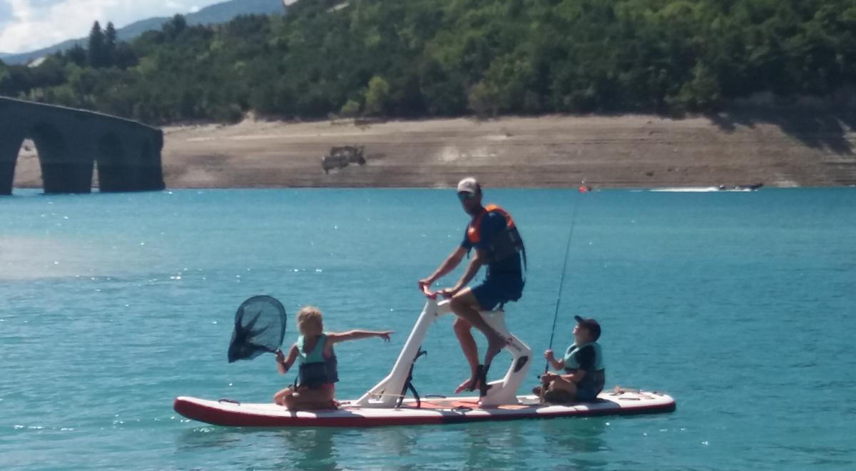 Vél'eau Serre-Ponçon. Location de vélo sur l'eau CHORGES - Vél'eau Serre-Ponçon. Location de vélo sur l'eau CHORGES Vél'eau Serre-Ponçon. Location de vélo sur l'eau CHORGES - Vél'eau Serre-Ponçon. Location de vélo sur l'eau CHORGES