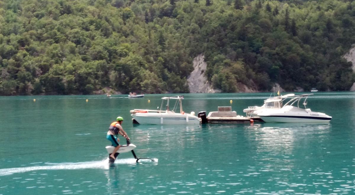 Vél'eau Serre-Ponçon. Location de vélo sur l'eau CHORGES - Vél'eau Serre-Ponçon. Location de vélo sur l'eau CHORGES Vél'eau Serre-Ponçon. Location de vélo sur l'eau CHORGES - Vél'eau Serre-Ponçon. Location de vélo sur l'eau CHORGES