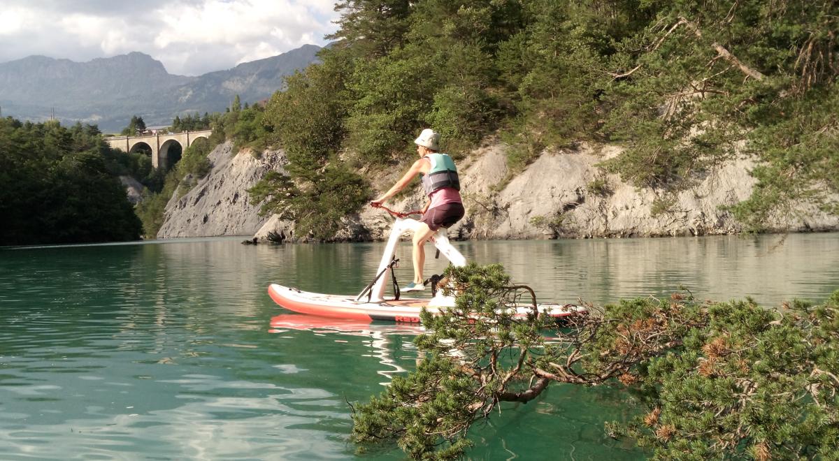 Vél'eau Serre-Ponçon. Location de vélo sur l'eau CHORGES - Vél'eau Serre-Ponçon. Location de vélo sur l'eau CHORGES Vél'eau Serre-Ponçon. Location de vélo sur l'eau CHORGES - Vél'eau Serre-Ponçon. Location de vélo sur l'eau CHORGES