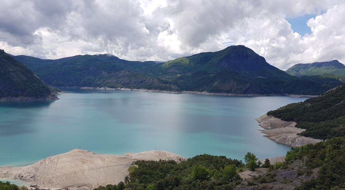 Image - Lac de Serre-Ponçon vers la vallée de l'Ubaye