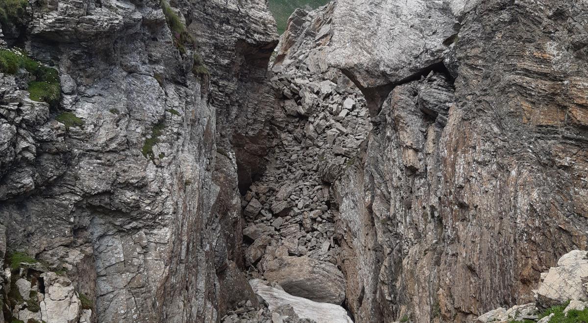 Image - Névé à l'ombre des rochers