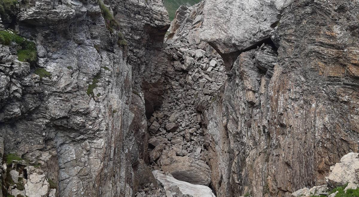 Image - Névé à l'ombre des rochers