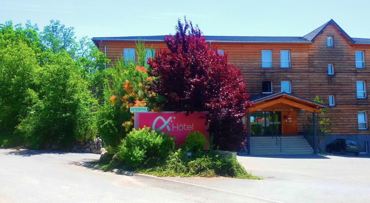Ax'Hôtel Restaurant Spa à CHORGES 05 - Ax'Hôtel et parking
