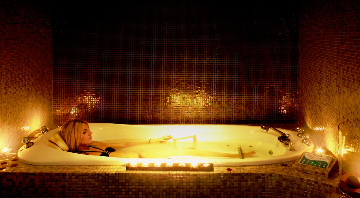 Ax'Hôtel Restaurant Spa à CHORGES 05 - Bain hydromassant Excellence Spa