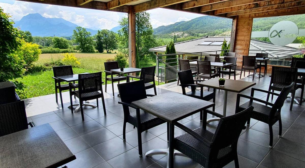 Restaurant La Paranthèse - Terrasse avec vue sur les montagnes des Ecrins