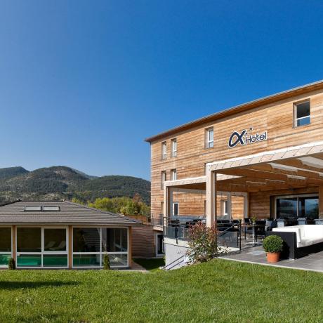 Ax'Hôtel Restaurant Spa à CHORGES 05 - Espace vert a l'arriere d'Ax'Hôtel Hautes-Alpes Ax'Hôtel Restaurant Spa à CHORGES 05 - Espace vert a l'arriere d'Ax'Hôtel Hautes-Alpes